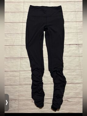 Lululemon ready to rulu leggings featuring a scrunch-calf or ruched size 6